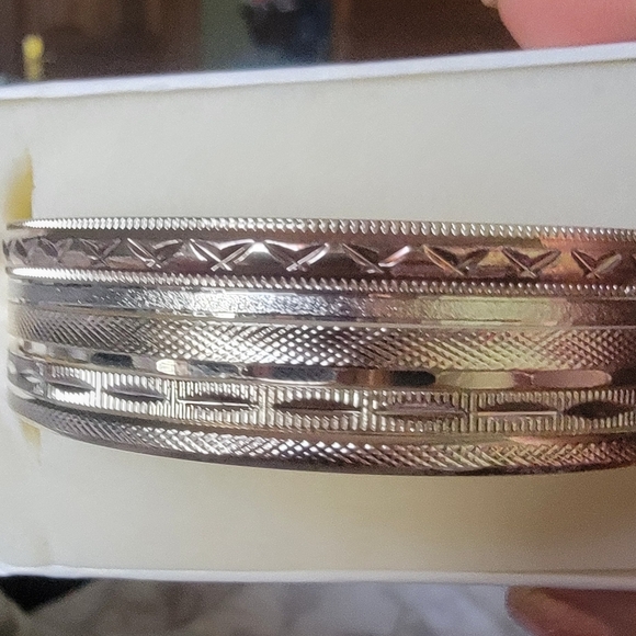 NIB Silver Bangel Bracelet set by Villager 6 Bracelets - Picture 6 of 7